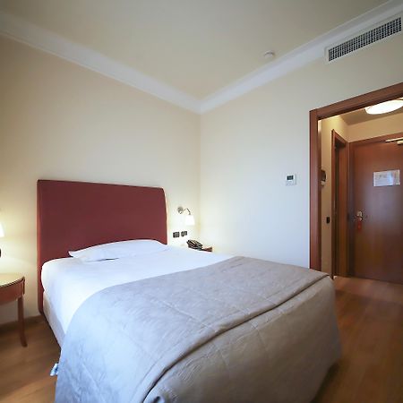 Monica Hotel Fiera Pregnana Milanese Exterior photo