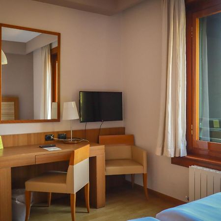 Monica Hotel Fiera Pregnana Milanese Exterior photo