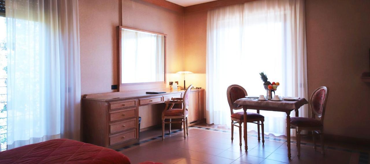 Monica Hotel Fiera Pregnana Milanese Exterior photo