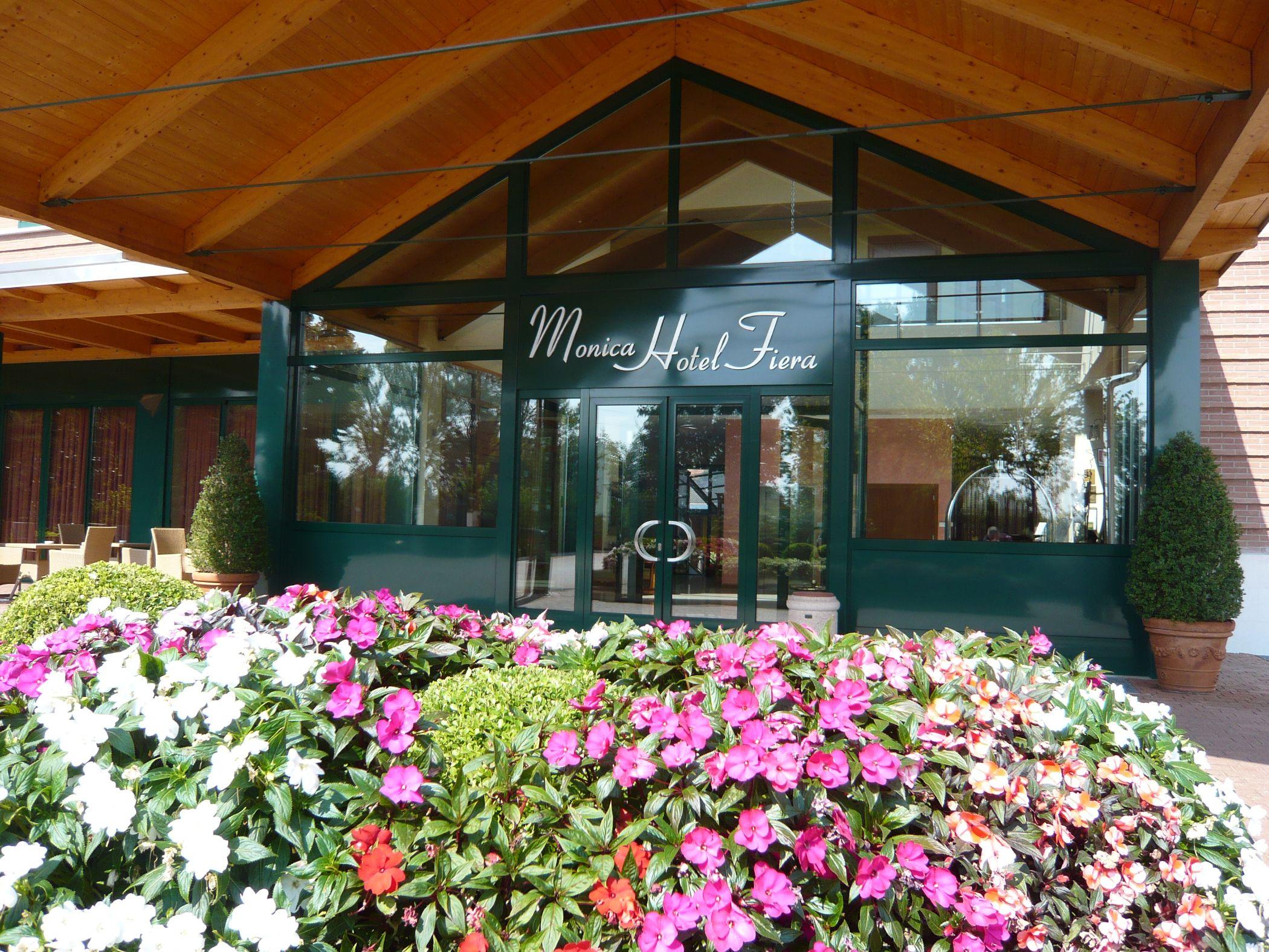 Monica Hotel Fiera Pregnana Milanese Exterior photo