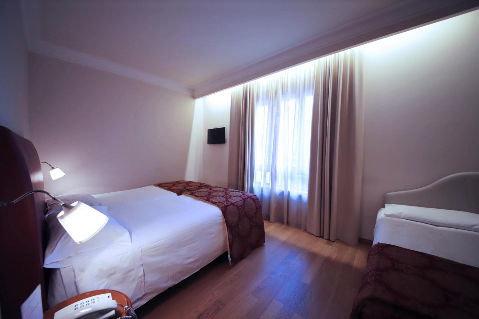 Monica Hotel Fiera Pregnana Milanese Exterior photo