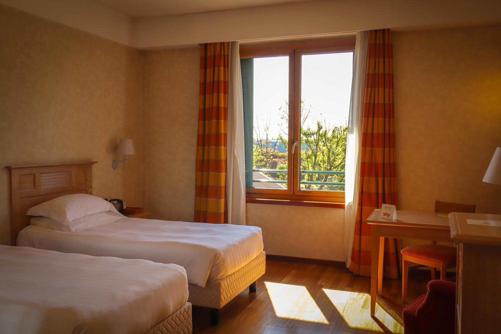 Monica Hotel Fiera Pregnana Milanese Exterior photo
