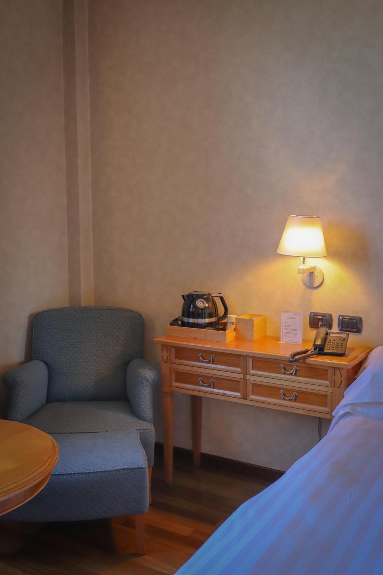 Monica Hotel Fiera Pregnana Milanese Exterior photo