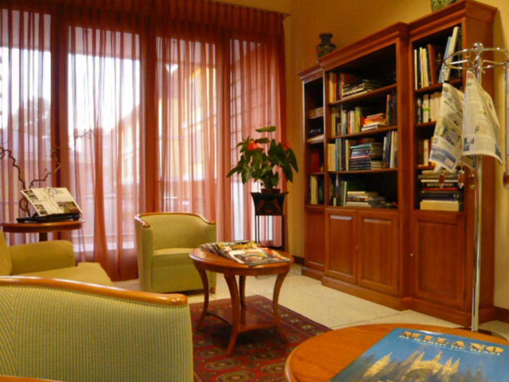 Monica Hotel Fiera Pregnana Milanese Exterior photo