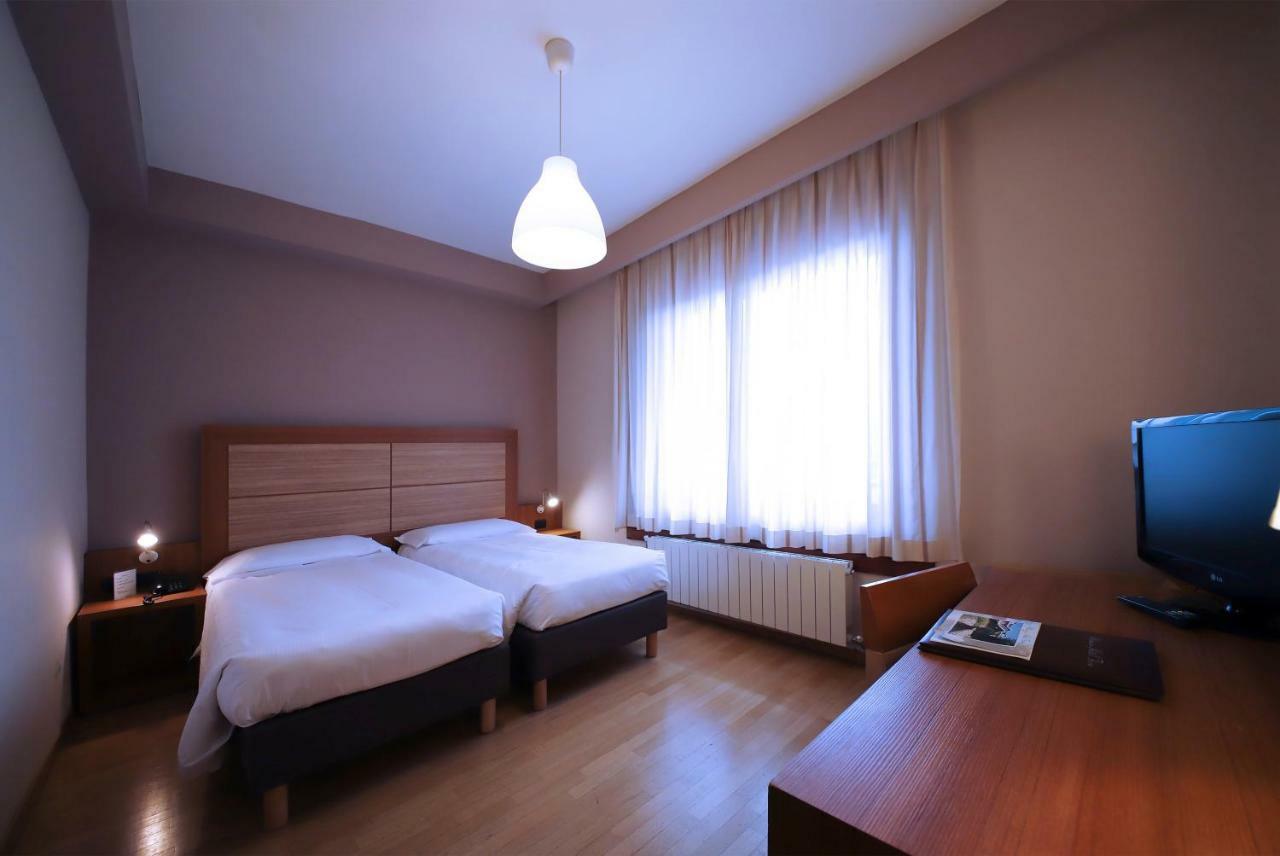 Monica Hotel Fiera Pregnana Milanese Exterior photo