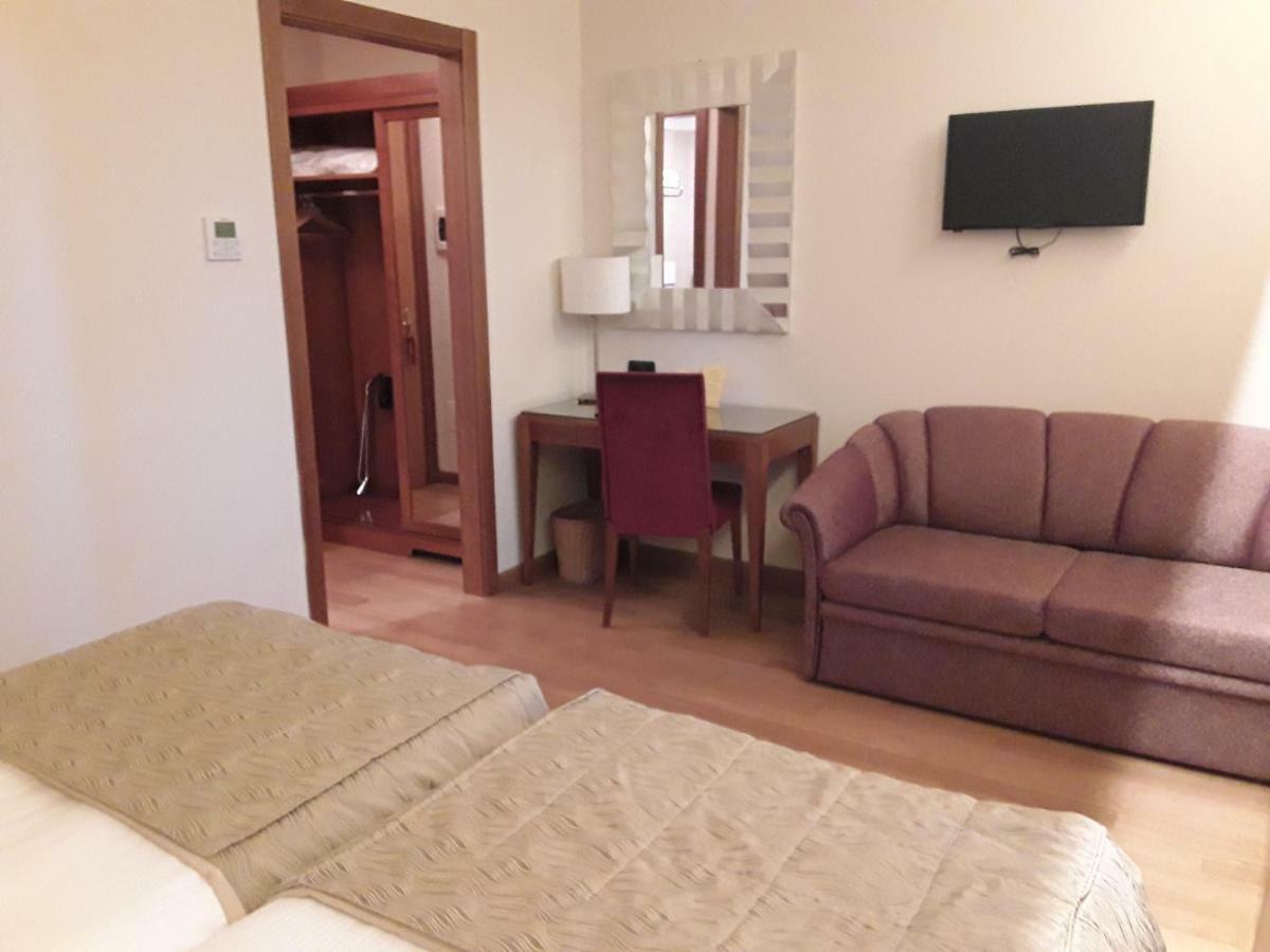 Monica Hotel Fiera Pregnana Milanese Exterior photo