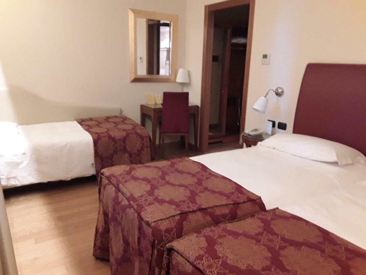 Monica Hotel Fiera Pregnana Milanese Exterior photo